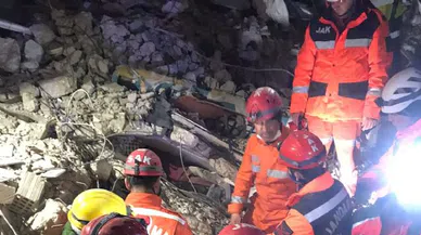 185 Saat Sonra Sağ Çıkarıldı