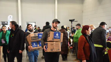 Sanatçılar Yardım Merkezine Koştu