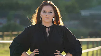 Elçin Afacan, "Zamanın Kapıları" dizisindeki kötü karakter rolüyden keyif aldığını  söyledi.