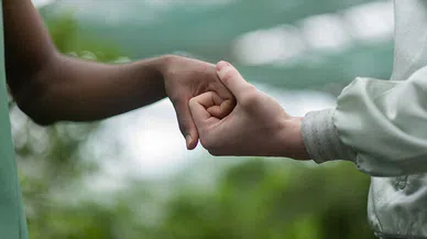 İnsan Doğasının Derinliklerinde Empati ve Yardım Etme İsteği