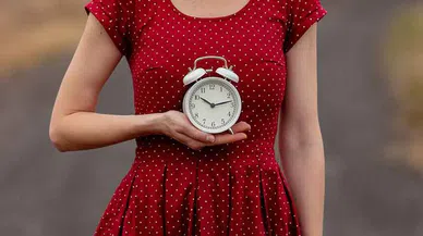 Zaman Yolculuğunun Teorik Temelleri ve Zorlukları