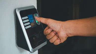 Parmak İzi ve Yüz Tanıma ile Erişim Kontrolü