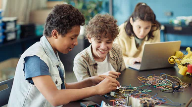 Oyunla öğrenmek öğrencinin ilgisini canlı tutar