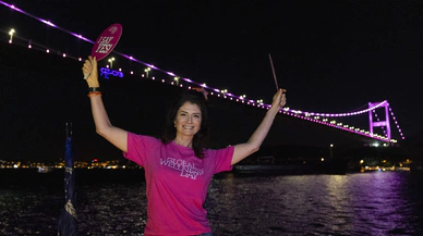 İstanbul FSM Köprüsü iyi yaşam günü için ışıklandırıldı
