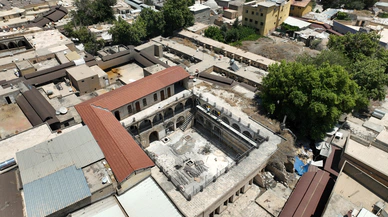 Depremde hasar gören Barutçu Hanı restore ediliyor