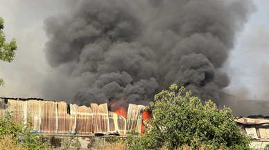 Kocaeli İzmit’te geri dönüşüm tesisinde yangın çıktı