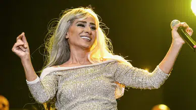 Yıldız Tilbe, Konserde Peruğunu Çıkarıp Halay Mendili Gibi Salladı