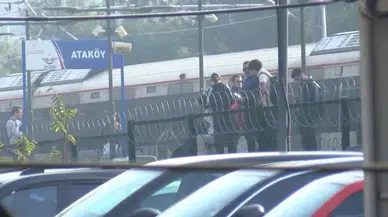 İstanbul'da Trene Binerken Ayağı Sıkışan Yolcu Hastaneye Kaldırıldı