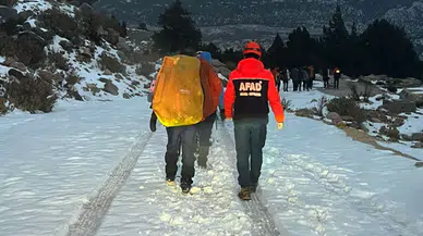 Antalya'da Fırtına Nedeniyle Mahsur Kalan 24 Kişi Kurtarıldı