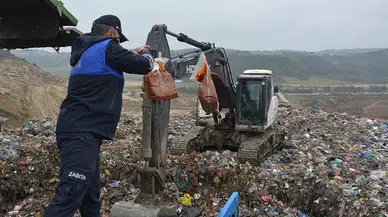 Tarsus'ta Zabıta Ekipleri Sağlıksız Gıda Ürünlerini İmha Etti