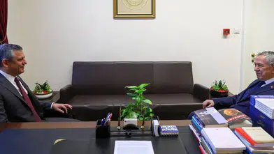 Özgür Özel ve Bülent Arınç Görüşmesi Sonrası İBB Davası Hakkında Ne Söyleniyor?