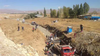 Hakkari’de kamyon devrildi! 66 yaralı