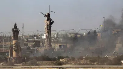 Dev peşmerge heykeli ateşe verildi