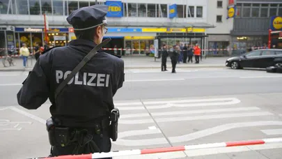 Almanya’da bıçaklı saldırı: Yaralılar var