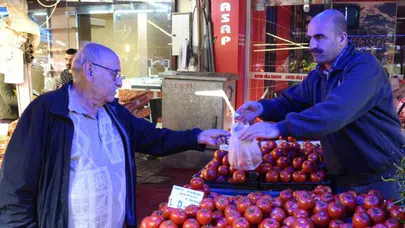Tezgahlarda domatesin ateşi yükseldi