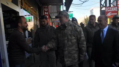 Akar ve komutanlar geceyi Dağlıca’da geçirdi