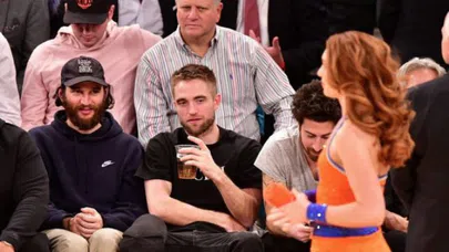 Maç Yerine Mini Etekli Kızları Gözleriyle Yedi Bitirdi