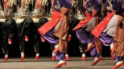 Halk dansları oyuncuları Macaristan’a kaçtı