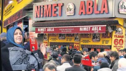 İzmir'de Nimet Abla oyunu