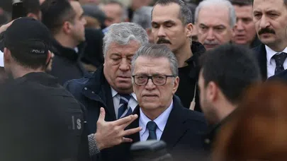 Mesut Yılmaz, oğlu Yavuz Yılmaz'ı gözyaşlarıyla uğurladı