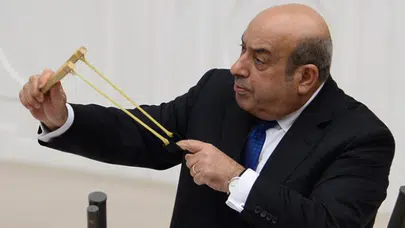 Hasip Kaplan ırkçı paylaşımları sonrası siyaseti bıraktı