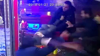 Terör örgütü yandaşları Kadıköy’de gençlere saldırdı