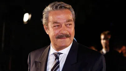 Hayranlarına kötü haber; Kadir İnanır felç kalabilir