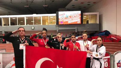 Tekvando’cularımız madalyalarla döndü, Mehmetçiğe selam çaktı