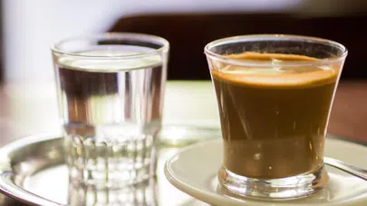 Kahve masum değil, yanında mutlaka su için!