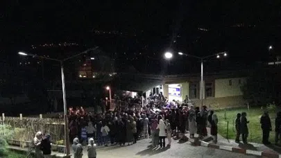 Zehirli yemek öğrencileri isyan ettirdi