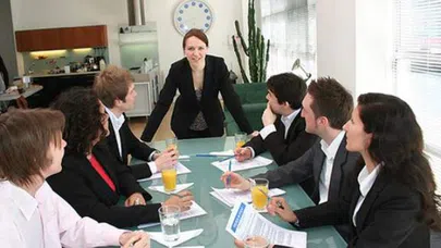 Kadınlar üst düzey yöneticilik koltuğundan oldukça uzak