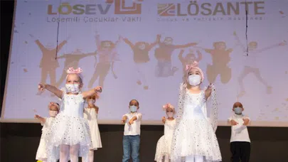 Lösemi’yi yenen çocuklar maskelerini çıkardılar