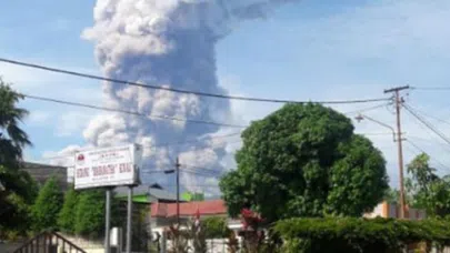 Endonezya'da yanardağ felaketi meydana geldi