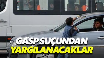 Kırmızı ışıkta araba camı silenler 'gasptan' yargılanacak