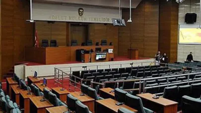 Avukattan ilginç savunma: Müvekkilim eşcinsel, kimseyi darp edemez