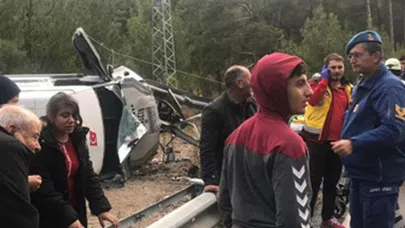 Kontrolden çıkan minibüs devrildi