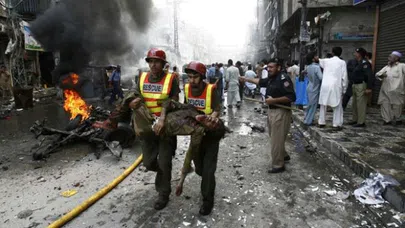 Pakistan'da art arta canlı bomba saldırıları