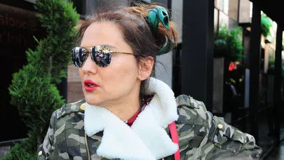 Demet Akalın önce taşladı sonra sildi