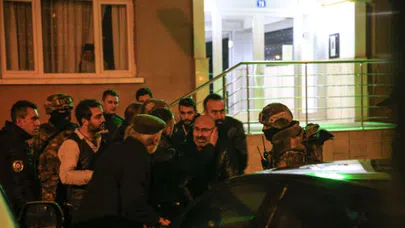 Tartıştığı sevgilisini vurduktan sonra rehin aldı