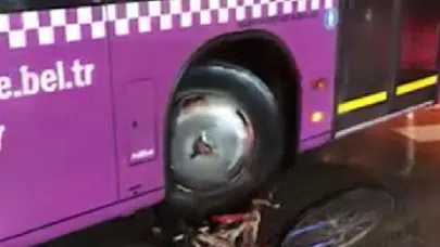 Halk otobüsü şoförü altına aldığı bisikleti metrelerce sürükledi