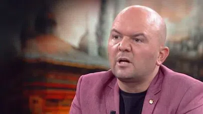 Ünlü Tarihçi Evinde Gözaltına Alındı