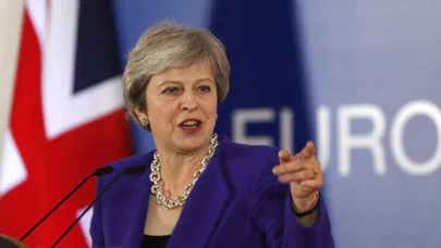 Bunlara bir hal oldu önce Merkel sonra Theresa May