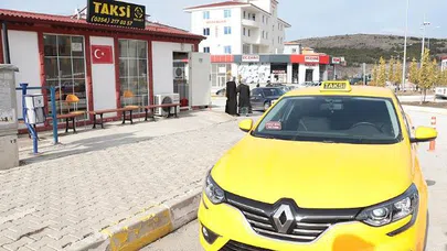 Kaçırıldığını sanan kadın taksiden atladı