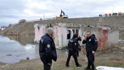 Polis yaşlı adamı ikna edemeyince üşümemesi için sobayı yaktı