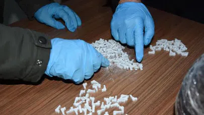 Silah şeklinde, 20 bin uyuşturucu hap ele geçirildi