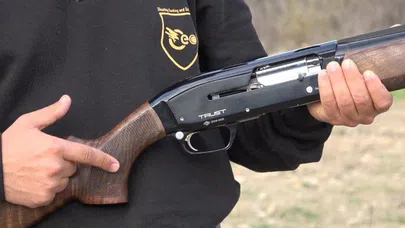 Babasını av tüfeğiyle öldürdü