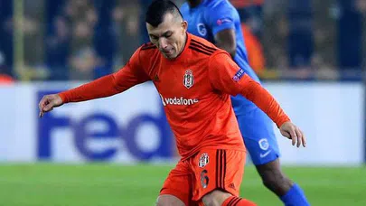 Beşiktaş'ta ilk yolcu Medel!