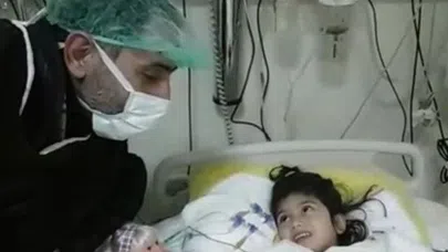 Enkazdan sağ kurtarılan minik Azra duygulandırdı!