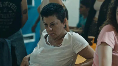 Hülya Şen Avlu dizisinden ayrıldı