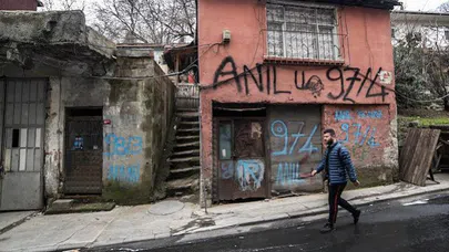 Hasköy'de her gece her kapıya para dolu zarf!